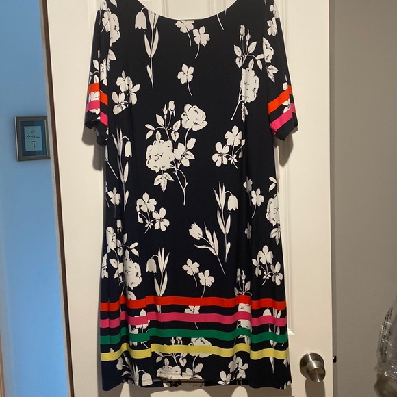 New with tags, Eliza J short sleeve floral dress, zip down back. 16W - Picture 1 of 3